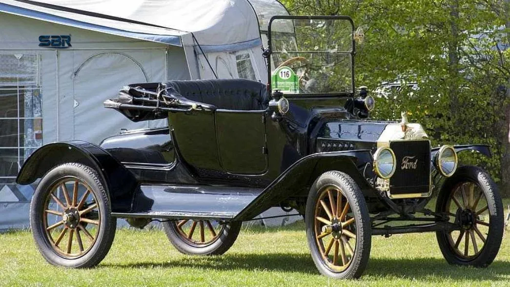 The Duryea Motor Wagon Was the First Gasoline Engine Car in America The Duryea Motor Wagon Was the First Gasoline Engine Car in America
