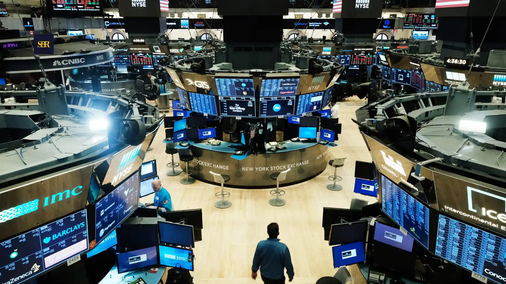 Global Stocks Hover Near Records as Earnings and Trade Developments Influence Markets