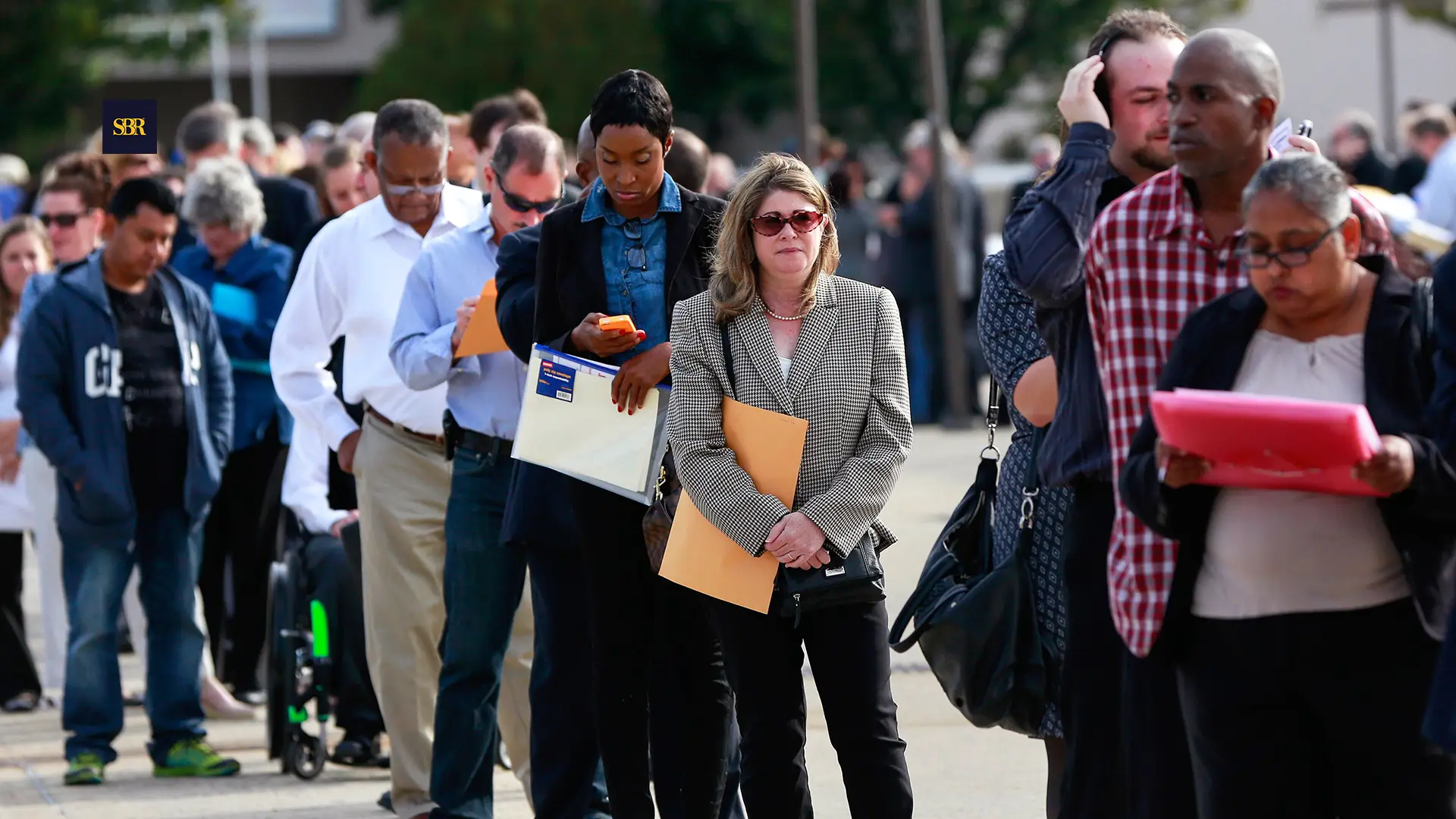 U.S. Jobless Claims Fall Beyond Forecasts, Layoffs Remain Contained