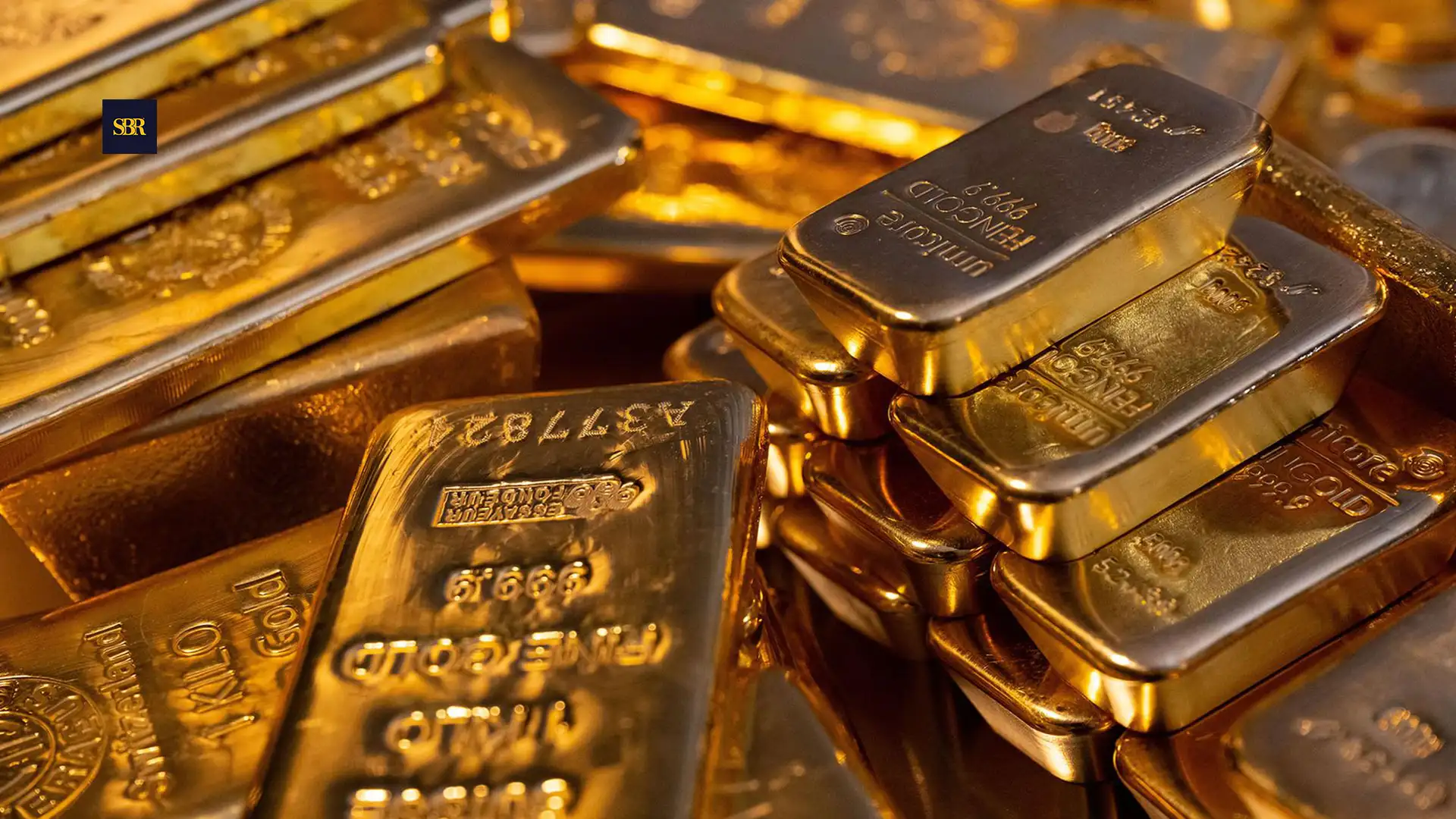 Gold Holds Ground as Energy Prices Rise and Rate Cuts Look Less Likely